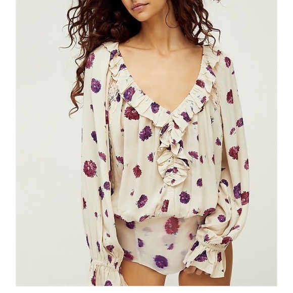 Tops - Free People Poppy flower bodysuit 🌺